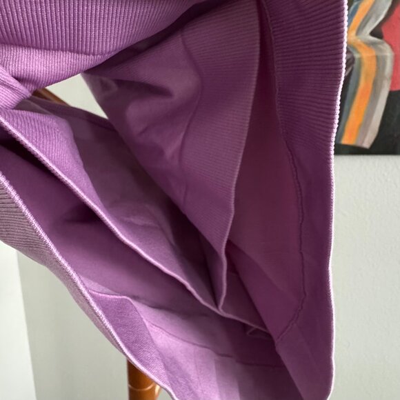 Knix - Good to Go Seamless Crop Tank in Amethyst (lilac) - Picture 5 of 7